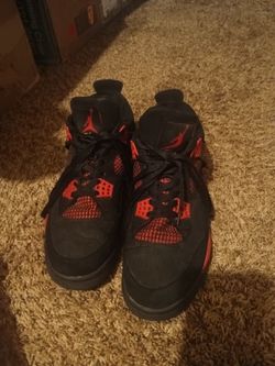 Jordan 4 Retro Size 10 Men Asking $150 