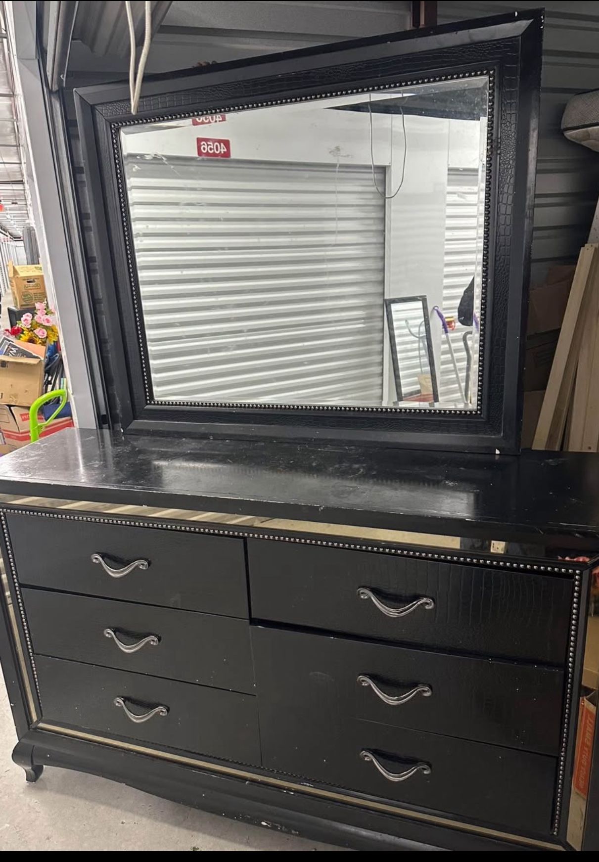 Used dresser needs a little maintainance Moving Sale! EVERYTHING Must Go — Pick Up