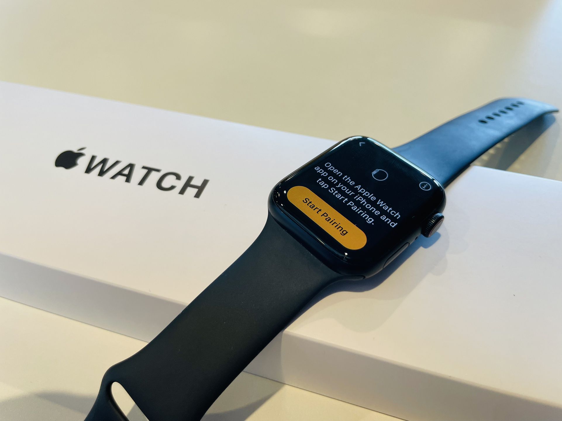 Apple Watch SE 44mm (2nd Generation)  w/Cellular Data