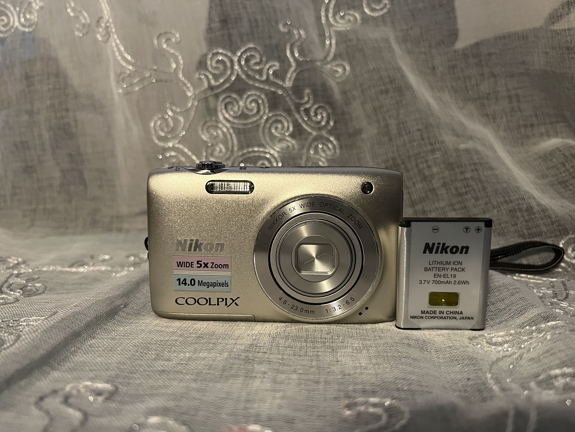 Nikon COOLPIX S3100 14MP Digital Camera - Silver