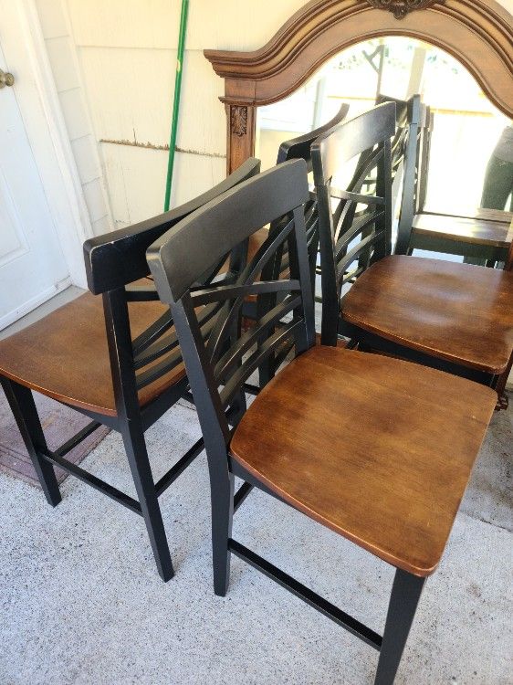Kitchen Table And 4 Chairs