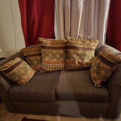 QUICK SALE: COUCH AND LOVESEAT SET 