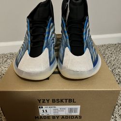 Yeezy QNTM Frozen Blue size 11