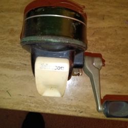 Vintage Johnson Fishing Reel Model 130b.