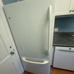 GE Fridge freezer 
