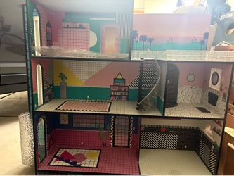 LOL OMG dollhouse plus accessories