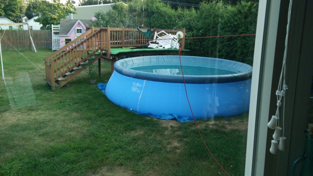 18' x 48" Intex easy set up pool