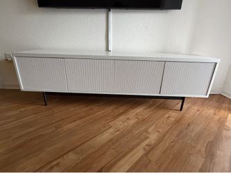 Modern 70” TV Stand / Media Console – Excellent Condition