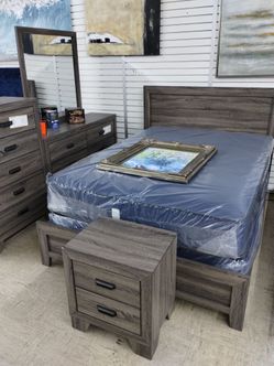 New Queen 4 piece bedroom set