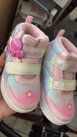 Girls Minnie shoes size 7