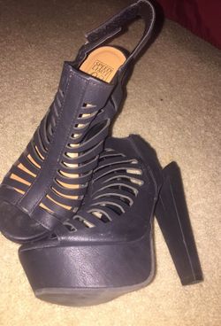 Black heels 7.5