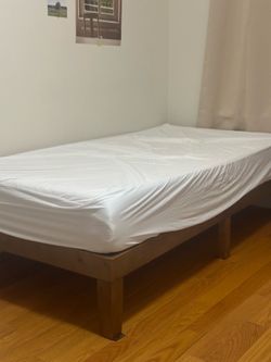 Twin Wooden Platform Bed Frame – Excellent Condition