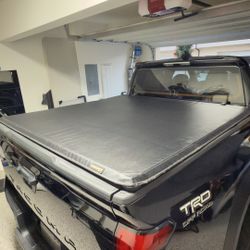 🔥🔥TACOMA TRI-FOLD BED COVER 🔥🔥