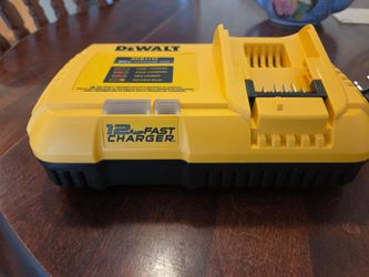 20V and FLEXVOLT 12 Amp Fan Cooled Fast Charger