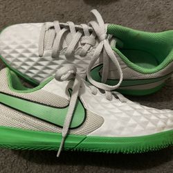 Nike Tiempo Legend Soccer Sneakers Size 4.5 (Wh/Gr)