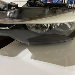 2012-2015 BMW 328i - Driver Side Halogen Headlight, With bulb(s) - Sedan/Wagon. Part # 63117338709