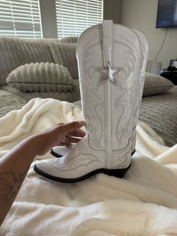 Authentic Lucchese Gina Dallas Cowboys women's cowgirl boots in size 6.5B (medium width)