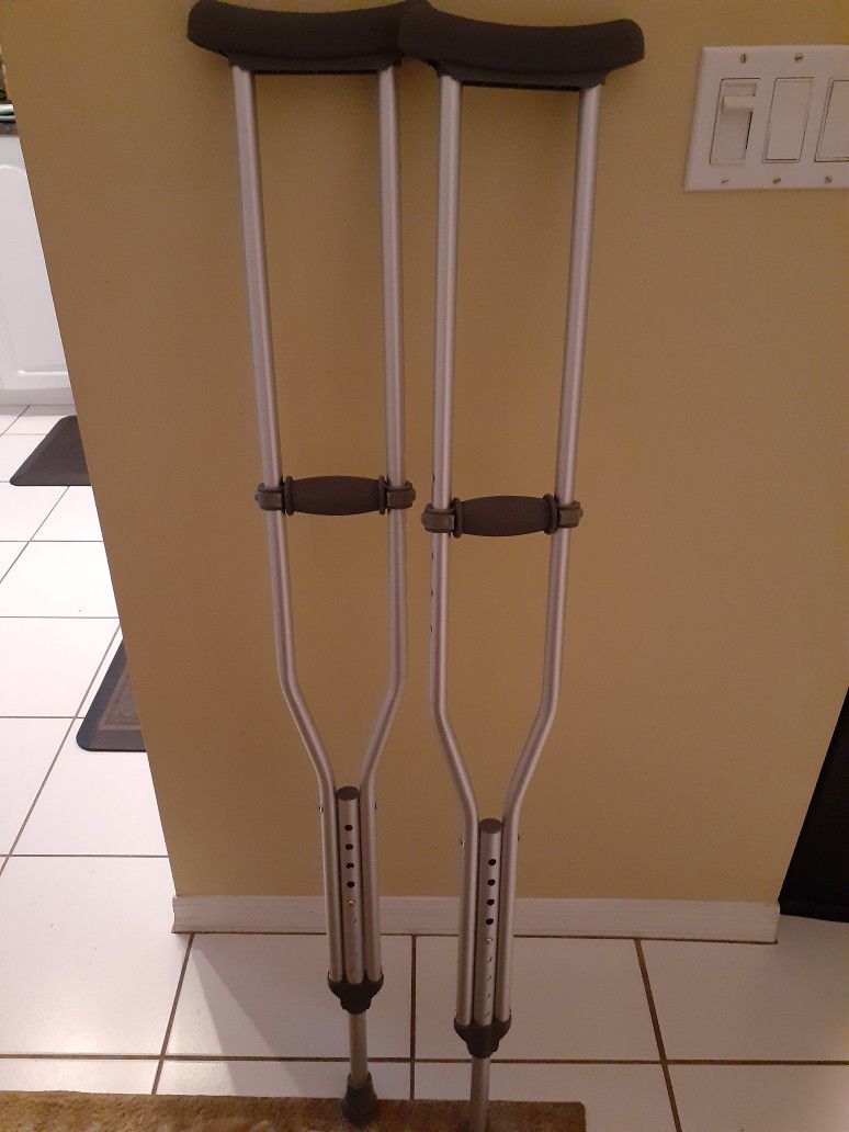 Adult Crutches 5' 2" To 5' 10"