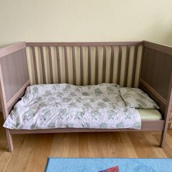 Crib + Mattress + Duvet + 2 Duvet Covers