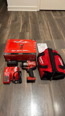 Milwaukee M18 FUEL 18V Lithium-Ion Brushless Cordless 1/2 in. Impact Wrench w/Friction Ring Kit w/One 5.0 Ah Battery and Bag
