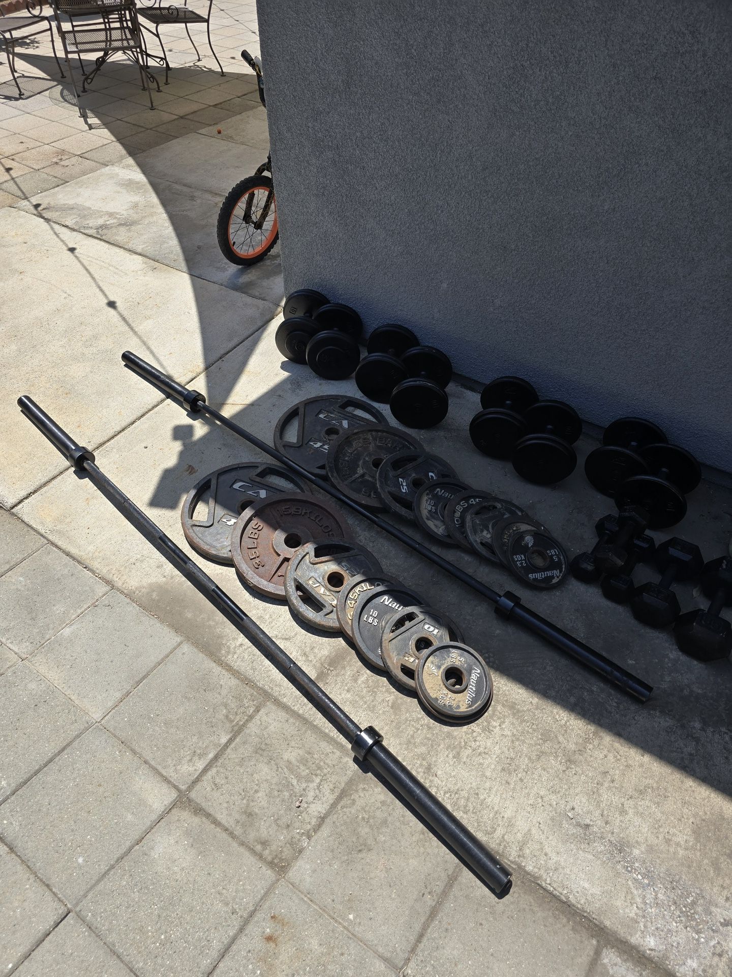 OLYMPIC WEIGHTS WITH BAR AND DUMBBELLS