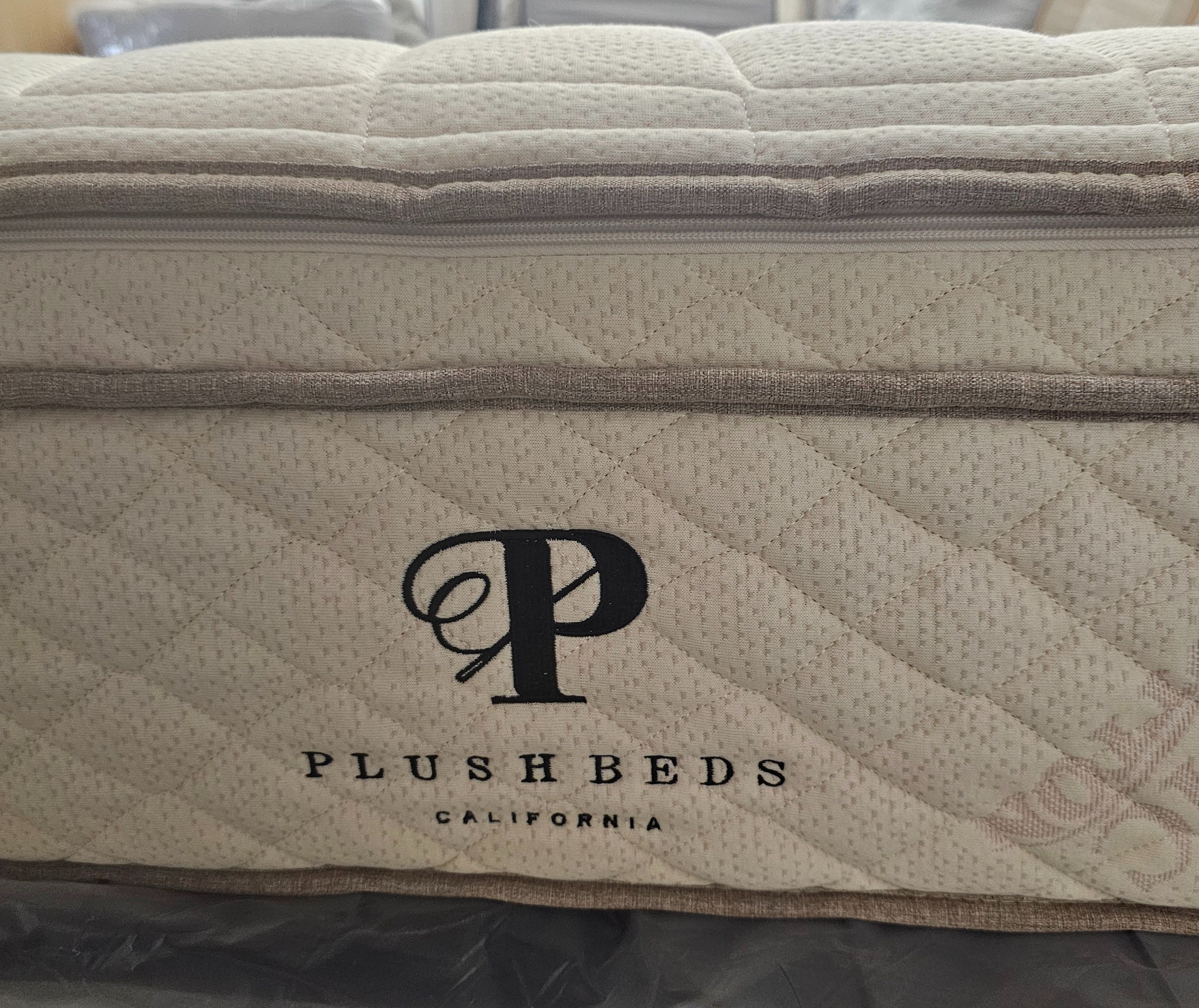 LIKE NEW! PlushBeds Bliss Queen Mattress - Delivery Available