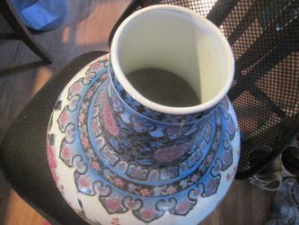 GORGEOUS FLORAL VASE