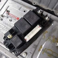 2010-2015 Toyota Prius Relay Junction Box Hybrid Battery 