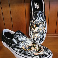 Brand New VANS Classic Slip On Sneakers Flame Skull Canvas Men's 10.5 Womens 12 shoes