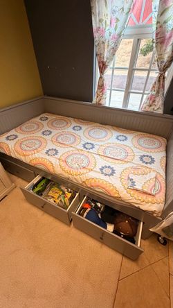 Tween bed