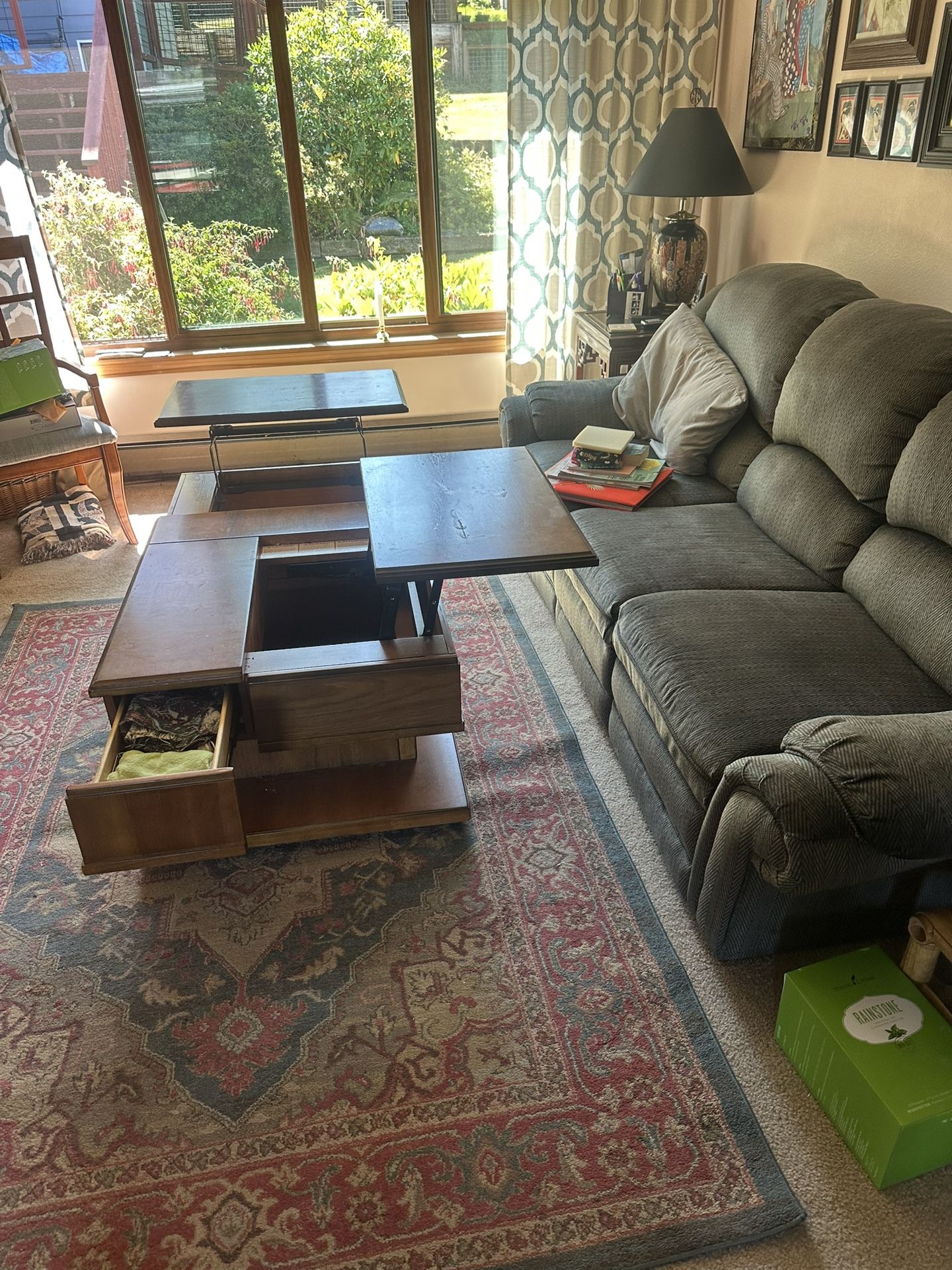 Adjustable coffee table