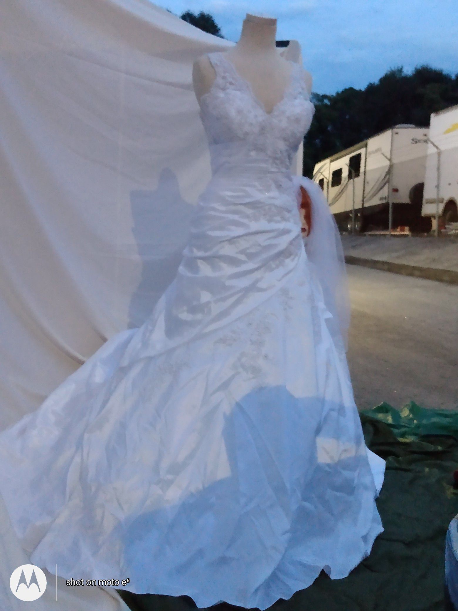 Re: Gorgeous Bridal Gown w/ Veil. Full, crinoline slip, stiched into the dress,, along w/ a 2cd, half slip of added crinoline.