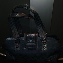  vintage blue Coach shoulder bag with a silver buckle, style F13975. 