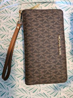 Michael Kors Wristlet Wallet