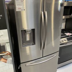 Samsung Stainless Steel 23 Cu. Ft. 3-Door French Door, Counter Depth Refrigerator With CoolSelect Pantry