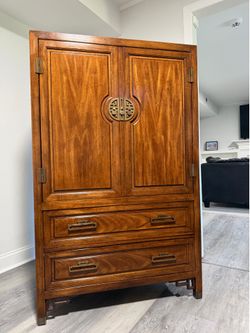 Bedroom furniture set