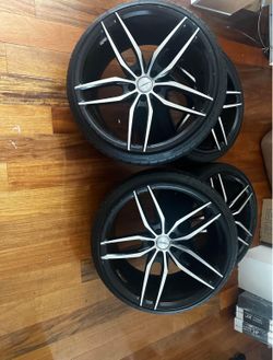 4 Vossen Rims With Tires