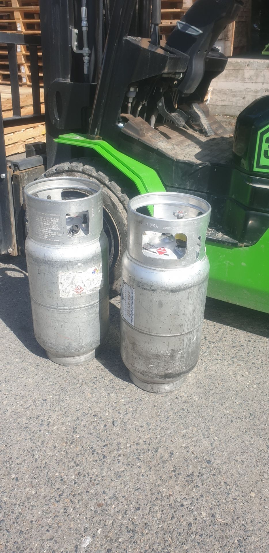 Forklift Propane Tanks Full $200 Each Aluminum Or Steel