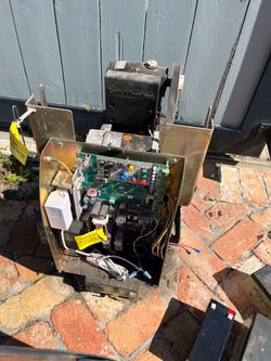 Electric gate stuck or not opening? Fast solution for motor, chain, and sensor issues