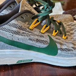 Green Bay Packers New, Universal Sneakers Nike Zoom Pegasus, Gray/Green size wm 10.5 or men 9-9.5 Firm.
