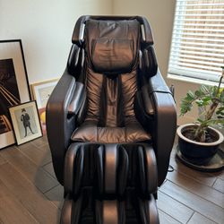 Celebrity 3D/4D Massage chair By Infinity 