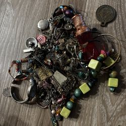 Lot Of Jewelry Pieces