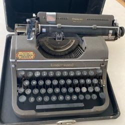 Underwood Typewriter With case