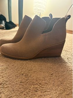 Tom’s boots