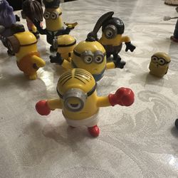 Minions Lot  15 Pieces And 2 Small 