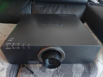 Panasonic PT-DZ6710U Professional Projector