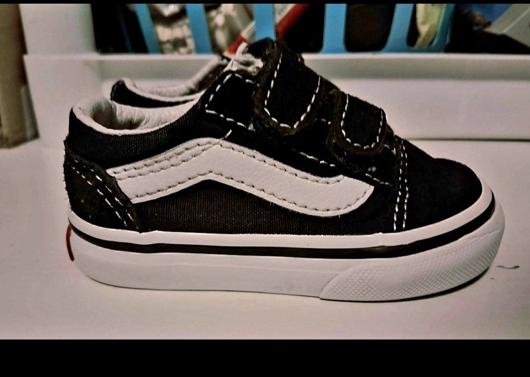 Baby Vans Size 4