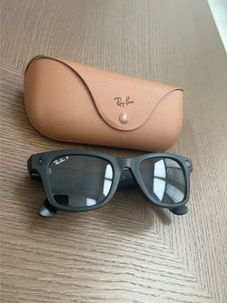 Ray-Ban Meta Wayfarer Smart Glasses (2nd Gen) w/ Charging Case