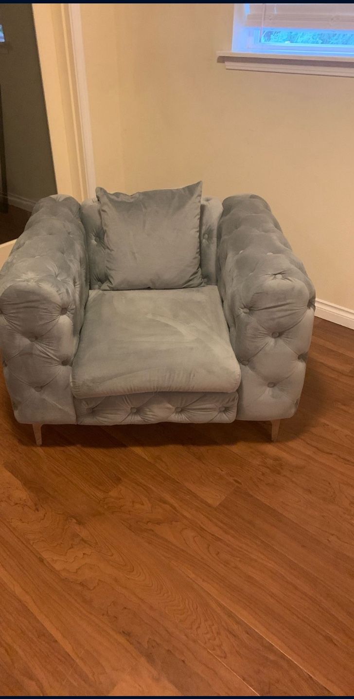 Tufted Chair And Ottoman 