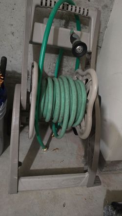 Hose with suncast cart